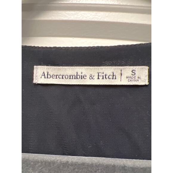 Abercrombie‎ & Fitch Women’s V-Neck Long Sleeve Pleated Ribbed Top Size S Black - Picture 2 of 3
